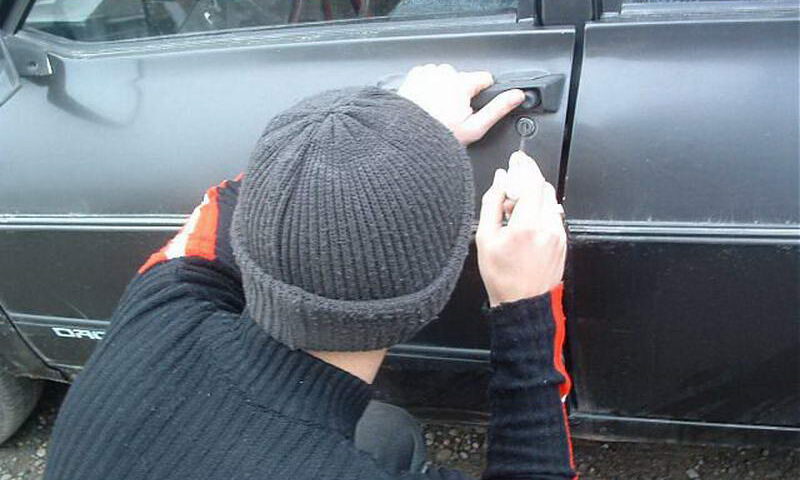 cercetati pentru savarsirea infractiunii de furt calificat 68f49b6f1375f