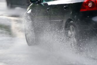 cod rosu de ploi ce este acvaplanarea cum trebuie sa franezi daca e apa pe sosea video 68e6503499372