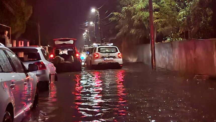 cod rosu in capitala 38 de interventii ale pompierilor din cauza ploilor torentiale zeci de apeluri la 112 bilantul isu 68e5e7f79f342