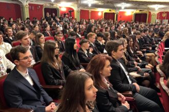 colegiul national costache negruzzi a marcat 130 de ani de existenta printr o gala aniversara privim spre valorile trecutului le asumam si le ducem mai departe 68df20e0278a2