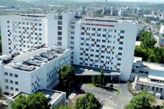 deciziile cj iasi de la spitalul de copii i au surprins pe medici si pe premierul bolojan cum il vad colegii pe noul manager 68dc7a7446cbc