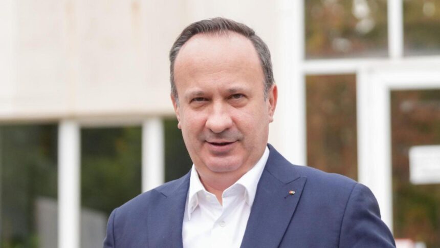 deputatul adrian caciu sustine ca achizitia de autoutilitare facuta de cancelaria prim ministrului este ilegala 68e2b173abcf7