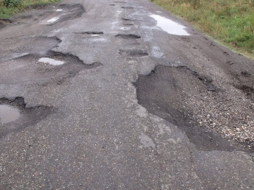 directia judeteana de drumuri amendata din cauza starii jalnice a dj 208r pod scheia mircesti institutia a dat vina pe cj iasi 68ec56fd43b40