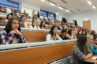 doctoranzii uaic invitati la un atelier international despre utilizarea inteligentei artificiale in cercetarea stiintifica 68f6d874c8e4f