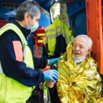 doi batrani au fost gasiti aproape inghetati de frig in casa 68dfba2c62175