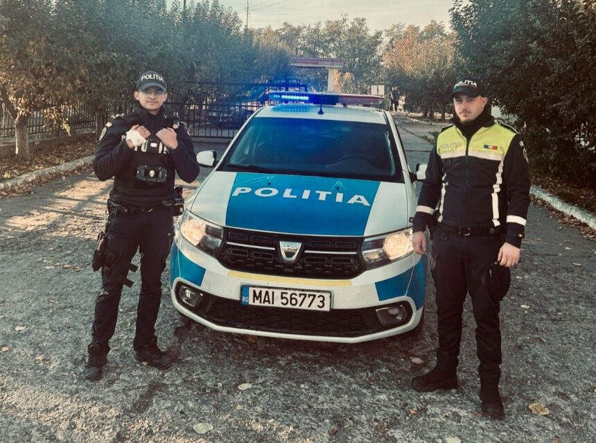 doi politisti ieseni au spart usa unei locuinte pentru a salva viata unei femei dupa ce nepotul a sunat la 112 au gasit o intr o balta de sange 6903509d3f745