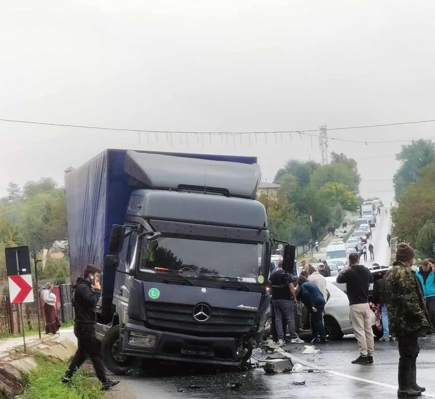 doua persoane au ramas incarcerate in urma unui accident rutier petrecut la grajduri 68e36f600c667 1