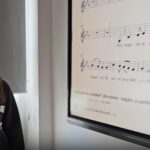 eleva care canta imnul romaniei in fiecare dimineata la scoala video 68e20194736e3