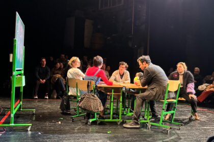 elevi absenti note umflate si goana dupa table inteligente realitatea scolilor din sate pe scena teatrului din iasi 68e7a4e3bda65