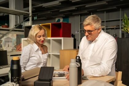 fab lab iasi si samdam romania lanseaza o colectie exclusiva de cadouri corporate dedicate industriei tech din iasi 68f9f2fc964e0