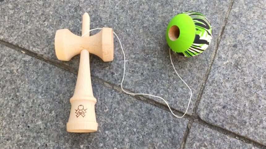 fiziokinetoterapeut despre kendama este o activitate fizica care are si un real beneficiu pentru ca ii indeparteaza pe tineri de gadgeturi 68ffec2e1141e