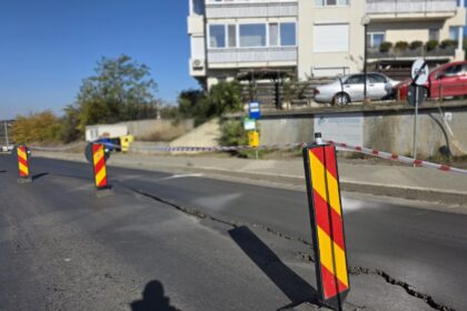 foto tronson de drum izolat dupa o noua surpare in zona breazu autoritatile intervin dupa sesizarea zdi 68f79d68e4674
