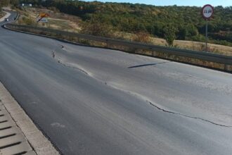 iar s a surpat asfaltul proaspat turnat in breazu trebuie refacute lucrarile e prea scump pentru cj sa stabilizeze versantul 68f6760373fb5