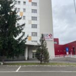 iasi mama baiatului decedat ieri din cauza unor probleme digestive s a externat pe propria raspundere pentru a fi alaturi de fiicele sale 68de550b07a9f