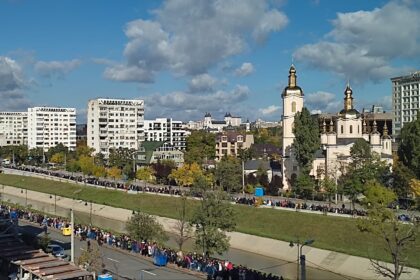 imagine emotionanta creata de o voluntara ca mesaj de la stalpul fara numar in rand la sfanta parascheva firicele de nadejde in fiecare pas 68eba01c8b93c