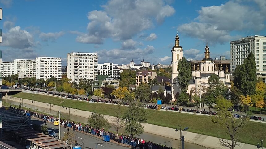 imagine emotionanta creata de o voluntara ca mesaj de la stalpul fara numar in rand la sfanta parascheva firicele de nadejde in fiecare pas 68eba01c8b93c