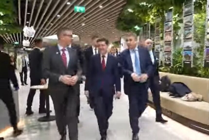 imagine rare suprinse la iasi presedintele nicusor dan alaturi de omul de afaceri iulian dascalu si directorul amazon cristian josan 68fbb4ffc15df