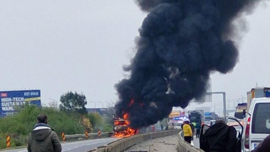 incendiu violent pe a1 circulatie oprita dupa ce un tir a luat foc in mers foto 68e3b59a30dd7