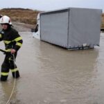 incident grav in prahova dubita blocata in albia raului teleajen dupa ce soferul a ignorat debitul crescut al apei 68e65e3b673ff