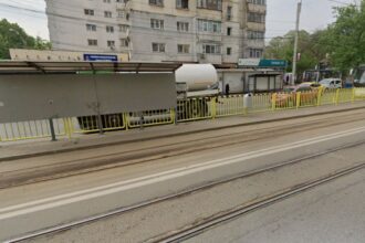 incident neobisnuit intr o statie de tramvai din iasi un barbat si a prins piciorul intre bordura refugiului si tramvai 6904c1cf9039c