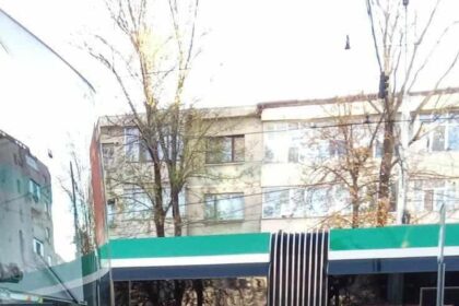 incident socant o persoana a fost prinsa sub un tramvai 6904cad6b3b9a