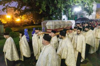 moastele sfintei parascheva au fost scoase spre inchinare 68e5fb3d2ab34