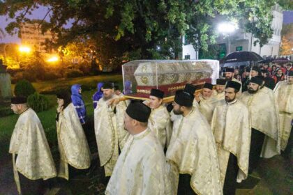 moastele sfintei parascheva au fost scoase spre inchinare 68e5fb3d2ab34