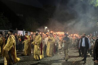 moastele sfintei parascheva si ale sfantului grigorie palama purtate in procesiune prin centrul iasului in aceasta seara 68eb9caa75634