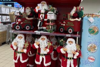 mos craciun a venit deja la iasi magazinele au produse tematice inca din septembrie un psihiatru explica ne lasam prada tentatiilor de a cumpara sau nu 68ddc4e8821bf