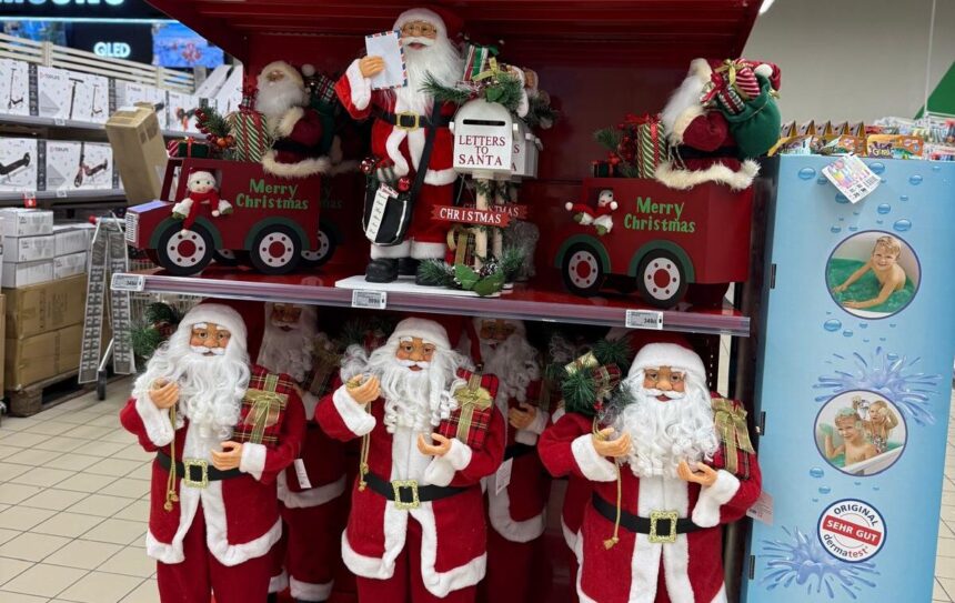 mos craciun a venit deja la iasi magazinele au produse tematice inca din septembrie un psihiatru explica ne lasam prada tentatiilor de a cumpara sau nu 68ddc4e8821bf