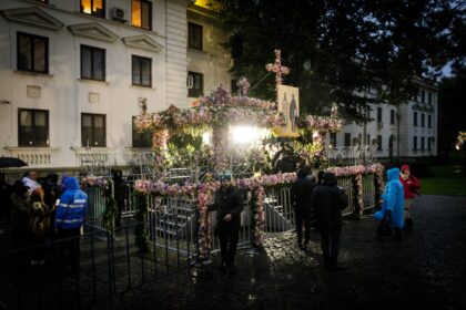 nu ati ajuns la racla sfintei parascheva mai aveti timp catedrala mitropolitana din iasi ramane deschisa toata noaptea 68efd079995ed