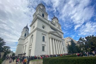 opt persoane venite la pelerinajul de la sfanta parascheva au avut nevoie de ajutor medical in ultimele 24 de ore doua femei transportate la spital 68ea399ada669