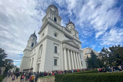 opt persoane venite la pelerinajul de la sfanta parascheva au avut nevoie de ajutor medical in ultimele 24 de ore doua femei transportate la spital 68ea399ada669