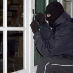 pagubitul si a prins singur hotul care i a spart casa din horpaz ii furase printre altele damigeana cu visinata si carnea din frigider 69016ef030832