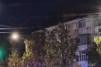 panica in iasi a dat drumul la gaz si s a incuiat in casa amenintand ca arunca blocul in aer 6903216318816