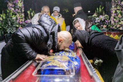 pelerinii pot afla in timp real unde se afla capatul randului pentru a se inchina la racla sfintei cuvioase parascheva 68e6196672c9f