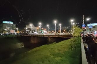 peste 20 000 oameni asteapta sa se inchine la sfanta parascheva randul a trecut de podu ros 68e95c1db6303