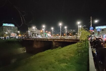 peste 20 000 oameni asteapta sa se inchine la sfanta parascheva randul a trecut de podu ros 68e95c1db6303