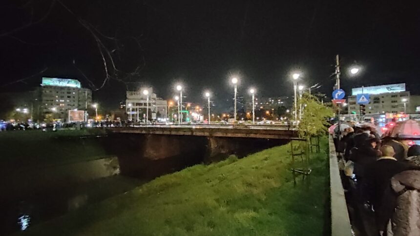 peste 20 000 oameni asteapta sa se inchine la sfanta parascheva randul a trecut de podu ros 68e95c1db6303