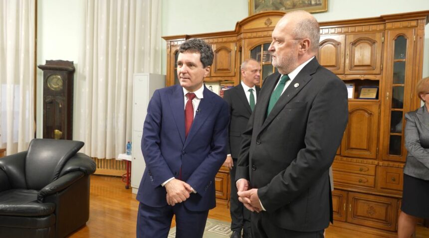 presedintele nicusor dan curios sa afle despre inima artificiala creata la iasi 68fbb19cf3e07