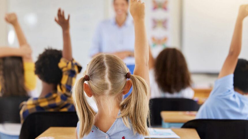 profesorii nu mai au voie sa i dea exemplu pe elevii buni sau slabi si nici sa discute la sedintele cu parintii rezultatele acestora 68e6727319e87