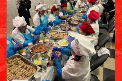 reportaj din imparatia sarmalelor am fost sa vedem cum se fac cele 60 000 de sarmale pentru pelerinii sfintei care este reteta foto 68eda15b4cda7