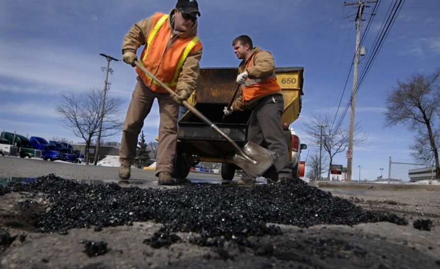 restrictii de circulatie intre tg frumos si pascani se fac lucrari de reparatii la carosabil 6901e30232f2d