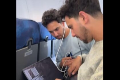 scandal la bordul unui avion tarom doi francezi au piratat sistemul video ca sa se joace mario 68e3e0d99793a