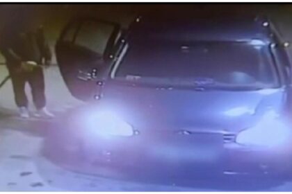 scene socante intr o benzinarie din timisoara un barbat a turnat carburant pe el si masina sa iar apoi a amenintat ca isi da foc 68e8df7b349dd