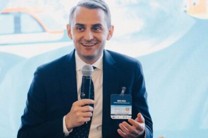 seful cancelariei lui bolojan se lauda ca a facut economie pe seama soferilor de la guvern cum explica faptul ca el are in continuare sofer si masina de serviciu 68dfb19e5ce3e