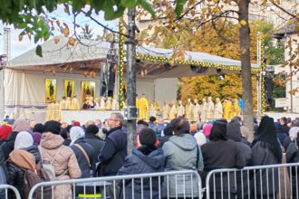 sfanta liturghie oficiata la iasi de un sobor de 27 de ierarhi 68ede9d94d9de