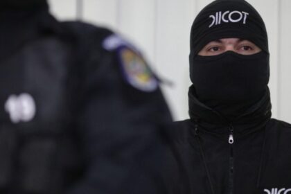 soc la bistrita un barbat de 33 de ani prins cu patru bombe artizanale a fost retinut de diicot si acuzat de terorism 68dfc92d30e7a