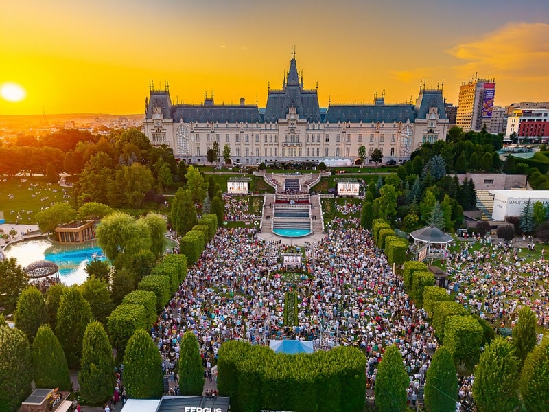 spectacol de lumina si energie la palas targul de cariere gusturile toamnei festivalul light up si concert delia 68f1f855a7790 1