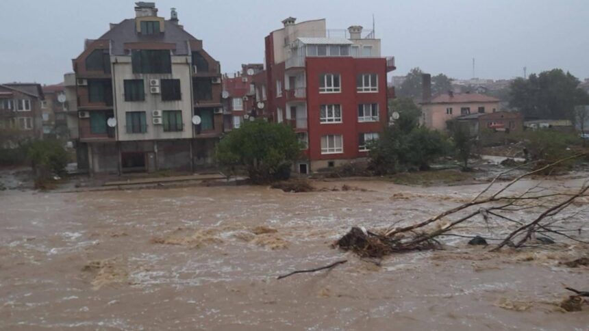 stare de urgenta in bulgaria inundatiile fac prapad mai multe statiuni de la marea neagra distruse complet foto video 68dffbb2c2efb